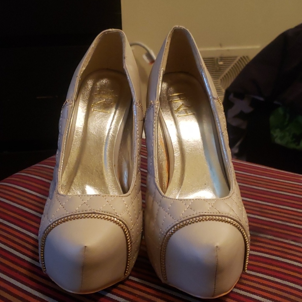 Tan 4 1/2 heels